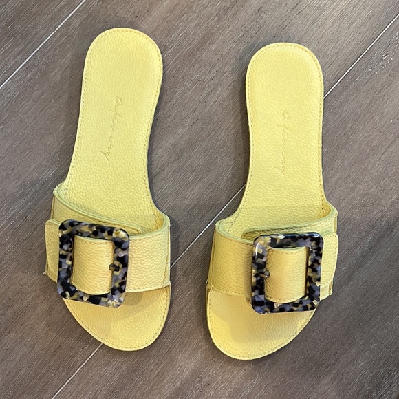 Definery Loop Sandal in Mimosa. - Picture 3 of 5